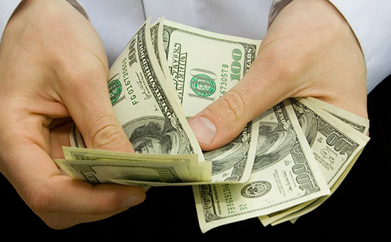Dólar fecha em alta de 1,05% cotado a R$ 3,75; Bolsa cai 0,34%